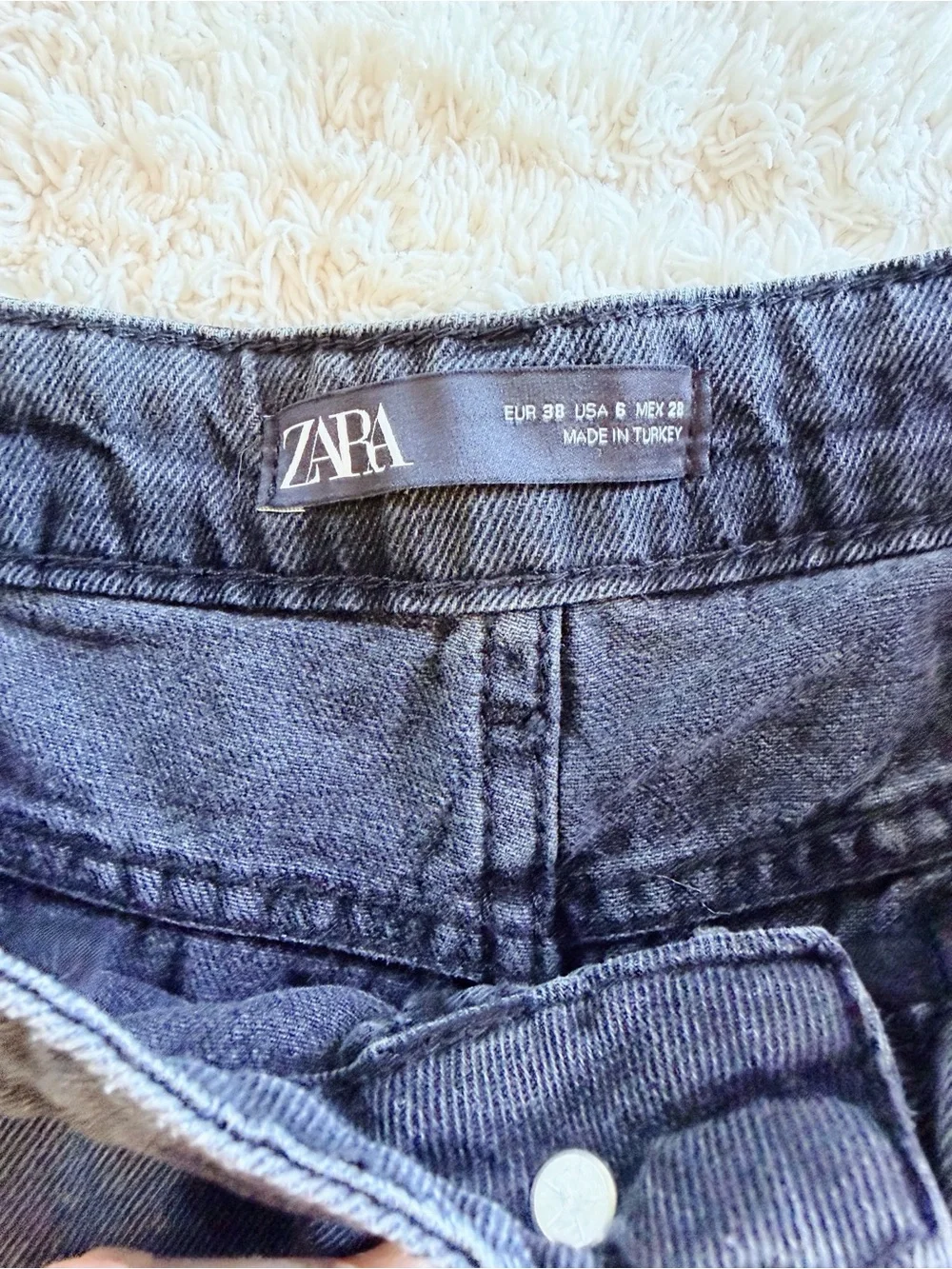 Zara NWT Black Distressed Denim Moto Shorts Size 6 Raw Hem Studded Sides